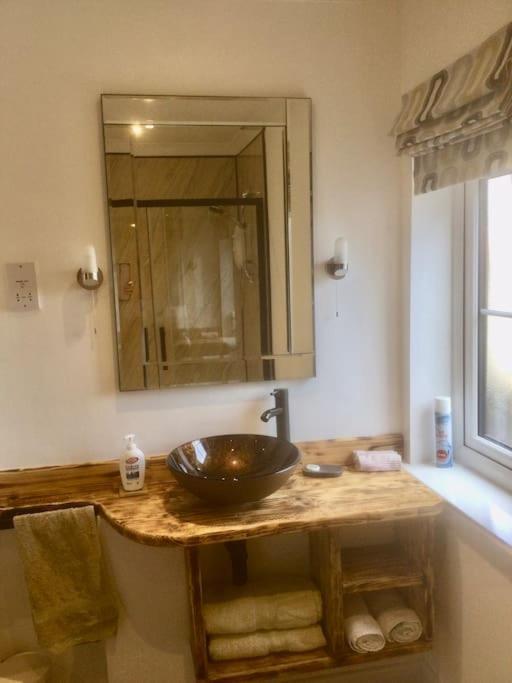 Henwick House Beautiful Flat,Private Parking, Short Walk To Town Apartman Ludlow Kültér fotó